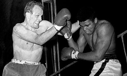 Muhammed Ali'yi yere yıkan efsane boks&ouml;r Henry Cooper