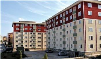AŞİYAN SİTESİ
Zümrüt İnşaatın İstanbul Esenyurtta inşa ettiği Aşiyan Sitesinde, 4 blok ve 96 konut bulunuyor. 105 metrekarelik 3+1 dairelerin fiyatı, konumuna göre 105 bin ile 119 bin lira arasında değişiyor. Firma, yüzde 50 peşinatla 48 aya kadar banka kredisi kullandırıyor. Projenin ortak kullanım alanlarında kapalı otopark, çocuk bahçesi ve yeşil alanlar bulunuyor.
Web: www.zumrutmuhendislik.com
Tel: 0212 618 06 53