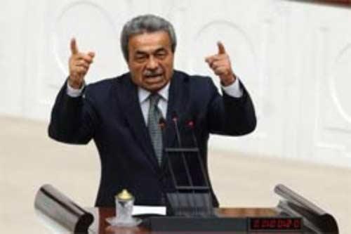EN KORKUTAN

TBMMnin renkli siması Tunceli Milletvekili Kamer Genç, beyin kanaması geçirdi. İktidarından muhalefetine herkesi korkutan Genç, ameliyatı sonrasında kısa sürede iyileşerek, ayağa kalktı ve muhalefetine kaldığı yerden devam etti. Bağımsız olan Genç, yasama yılı içinde CHPye geçti.