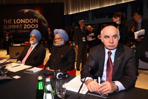 INGILTERE'NIN BASKENTI LONDRA'DA GERCEKLESTIRILEN G20 ZIRVESININ OTURUM BOLUMUNE DEVLET BAKANI NAZIM EKREN DE KATILDI.