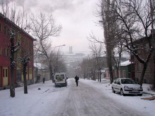 Romanlara, şiirlere, filmlere konu alan ve Orhan Pamuk ile Nobel'le taçlanan Kars'ın meşhur kar manzalarından bir demet. Fotoğraflar: Bünyamin Yılmaz - Yaşar İliksiz