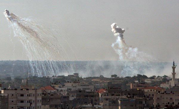 Gazzeye şimdi de karadan saldırı başlatan İsrail'in attığı bombalar şüphe uyandırdı. İsrail misket bombası mı kullanıyor?