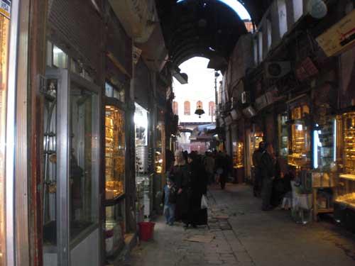 Emeviye Camii çevresindeki çarşılardan biri