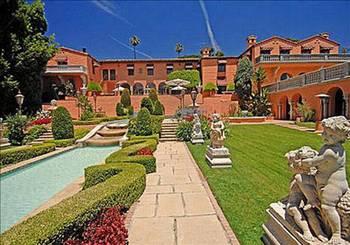 <strong>5. Hearst Malikanesi, Beverly Hills, ABD: 165 milyon dolar</strong><br><br>

Daha önce medya devi William Randolph Hearst'e ait olan bu malikane 6 daireden oluşuyor.
