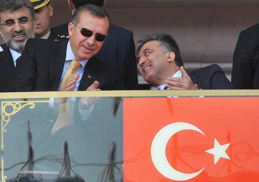 19 Mayıs Atatürk'ü Anma ve Gençlik ve Spor Bayramı, yurt genelinde törenlerle kutlandı. Ankara'da bayram Cumhurbaşkanı Gül'ün de katıldığı törenle, 19 Mayıs Stadyumu'nda kutlandı.