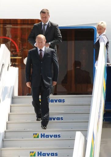 Rusya Başbakanı Vladimir Putin, günübirlik çalışma ziyareti için Ankara'ya geldi. Putin seri ziyaretler gerçekleştirdi ve önemli anlaşmalara imza attı