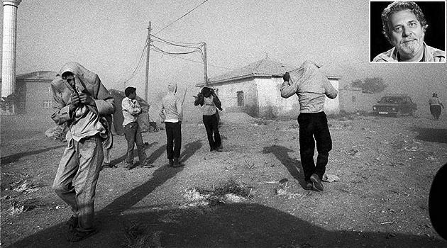 Birbirinden farklı tarz ve üsluplara sahip fotoğrafçılar Türkiye'de Zaman'ın misafiri oldu. Amaç 'Dünya gözü' ile büyük fotoğrafın küçük bir parçasını tamamlamaktı. Bir nevi puzzle'ın bir parçası için çalıştılar gece gündüz. Her fotığrafçının kendi Türkiye'sini inşa ettiği bu süreçte Claudine Doury, İstanbul ve Sakarya'da tekstil sektöründe çalışan kadınların portrelerini çekti.