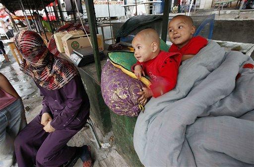 Asya'nın kanayan yarası doğu türkistan'da Uygurlar Çin asker ve polislerinin kuşatma ve gövde gösterisi altında yaşantılarını sürdürmeye çalışııyor