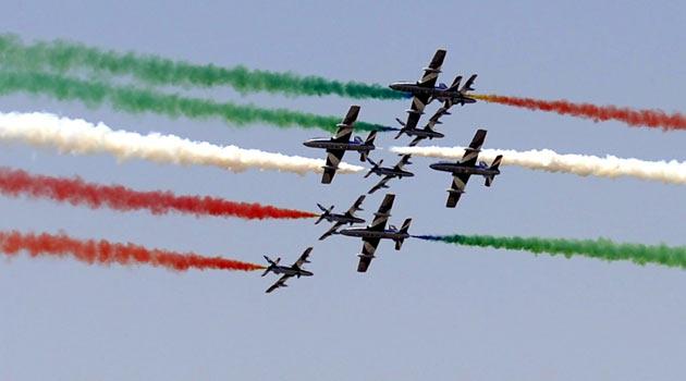 Türk Hava Kuvvetleri'nin 100. yılı nedeniyle 20 ülkeden 99 uçağın yer aldığı İzmir'deki hava gösterisine 32 yıl aradan sonra İranlı bir askeri yetkili de davet edildi.