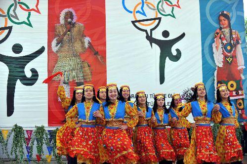 Uluslararası Türkçe Öğretimi Derneğince düzenlenen ''7. Uluslararası Türkçe Olimpiyatları'', 115 ülkeden öğrencilerin katılımı ile Altınpark'ta başladı.