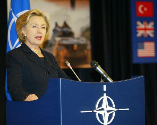 ABD Dışişleri Bakanı Hillary Clinton, eşinin Başbakan olduğu yıllardaki resmi ziyaretinden yıllar sonra bu kez bakan sıfatıyla resmi bir ziyaret için Ankara'yı ziyaret etti.