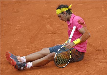 Pariste Roland Garros santrkortunu dolduran on binlerce seyirci, tarihi bir maça tanıklık ettiler ve Nadalın Fransa Açıka tarihi vedasını seyrettiler. 1 Numara Nadal sürpriz bir şekilde elendi