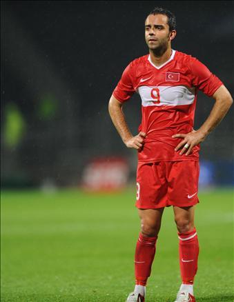 Türkiye hazırlık maçında Fransa ile karşılaştı. 10 kişi tamamladığımız maçta İbrahim Üzülmez'in kendisini sollayan Anelka'yı indirmesi sonucu kazanılan penaltıdan Benzema'nın golü skoru belirledi..
