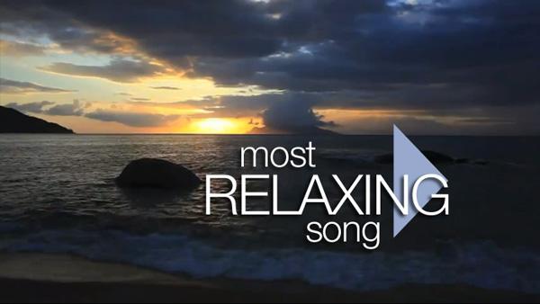 <p><strong>En rahatlatıcı müzik parçası</strong></p>
Time dergisi soruyor: Weightless parçası geleceğin uyku ilacı olabilir mi? Tüm zamanların en rahatlatıcı müzik parçası olarak seçilen Weightless, İngiliz Marconi Union grubu tarafından seslendirilmekte. Sekiz dakika ve on saniyelik parça, iç sıkıntısını yüzde altmış beş oranında azaltırken, kalp atışlarını da yüzde 35 oranında yavaşlatmakta. Weightless insanı o kadar etkili bir şekilde rahatlatıyor ve gevşetiyor ki bilim insanları bu parçanın otomobil sürerken dinlenmemesini öneriyorlar.