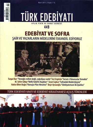 <b>Türk Edebiyatı'nda "Edebiyat ve Sofra"</b><br><br>
Hayata dair her şey gibi, mutfağın ve sofra zevklerinin de edebiyata yansıması tabiidir. Beş altı aydır toparlanılmaya çalışılan bu s<ayısında Türk Edebiyatı, edebiyata sofranın penceresinden bakmayı deniyor.<br><br>
Yeme-içme kültürü deyince herkesin aklına ilk gelen isimlerden biri olan Turgut Kut, Yusuf Çopurun sorularına cevap verirken, Prof. Dr. İnci Enginün, Servet-i Fünuncular Yemekte başlıklı yazısında, Dede Korkud Kitabından başlayarak edebiyatımızda sofra zevklerinin nasıl yer aldığını kısaca özetleyip, Servet-i Fünun edebiyatındaki sofra manzaralarını inceliyor. Sadık Kutalmışın Edebî Ziyafetler başlıklı yazısında da, özellikle II. Meşrutiyetten sonra yaygınlaşan edebî ziyafetlerden söz ediyor: Mesela Abdülhak Hâmid şerefine verilen ziyafetler, basın mensuplarının Piyer Loti şerefine verdikleri, birçok şair ve yazarın da katıldığı ziyafet, Midhat Cemalin Mehmed Âkifin Âsım adlı eserinin yayımlanması vesilesiyle verdiği yemek...<br><br>
Kutalmışın yazısını Dr. Sezai Coşkunun Sofradaki Modernleşme başlıklı yazısı takip ediyor. Abdullah Cevdetin Mükemmel ve Resimli Âdâb-ı Muaşeret Rehberi adlı kitabıyla Ahmed Midhat Efendi, Hüseyin Rahmi ve Safveti Ziya imzalı birkaç romandan hareket eden Coşkun, modernleşme sürecinde yemek yeme ve sofra âdâbındaki değişmelerin edebiyatımıza nasıl yansıdığını anlatıyor. Beşir Ayvazoğlu Edebiyatımızın İki İştahlısının, yani Yahya Kemal ve Ahmet Hâşimin midelerini iskandil ederken, M. Selim Gökçe de edebiyatımızın en güzel yemek yazılarına imza atan Refik Halidin bir gourmet ve koleksiyoner olarak portresini çiziyor. Hatice Bilen Buğra, merhum eşi Tarık Buğranın, Gürkan Yavaş da Peyami Safanın hikâye ve romanlarında sofra zevklerinin anlatıyor.<br><br>
Günümüzde yemek üzerine en çok yazan edebiyatçı hiç şüphesiz Selim İleridir. Kısa bir süre önce yemek yazıları Oburcuk Mutfakta adıyla bir araya getirilen İlerinin bu kitabı Bahtiyar Aslan tarafından enine boyuna değerlendirildi. Alâattin Karaca da İstanbulun sicil muhafızlarından biri olan Sermet Muhtar Alusun yazılarından hareketle ünlü İstanbul lokantalarının kapılarını aralamış, ayrıca Ahmet Rasimin yemekler üzerinde yazdıklarından söz ediyor.<br><br>
Derginin bu sayısı şiir bakımından da bir hayli zengin: Mustafa Ruhi fiirin, Hasan Akay, İbrahim Tenekeci, Cafer Keklikçi, Kalender Yıldız, Nadir Aşçı, Yaşar Beçene, Ahmet Sıvacı, Nazım Payam, Seval Karadeniz ve Sümeyye Sakarya, şiirleriyle katkıda bulunmuşlar. <br><br>