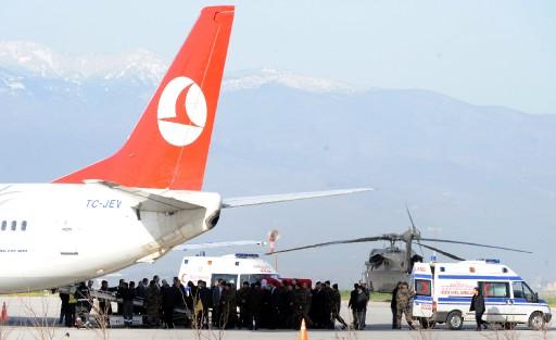 Muhsin Yazıcıoğlu ve arkadaşlarının geçirdiği kaza sonrası naaşları bulunanardan Pilot Pilot Kaya İstektepe'nin cenazesi İstanbul'a, muhsin Yazıcıoğlu ve diğer arkadaşları Ankara'ya gönderildi