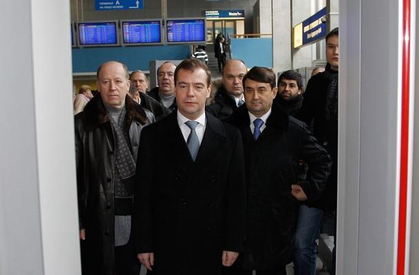 Rusya Devlet Başkanı Dimitri Medvedev, &uuml;lkedeki g&uuml;venlik &ouml;nlemlerini denetlemeye devam ediyor.