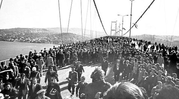 Bugün, İstanbul Boğazı'nın ilk gerdanlığı olan Boğaziçi Köprüsü'nün temelinin atılışının 42. Yıl dönümü.