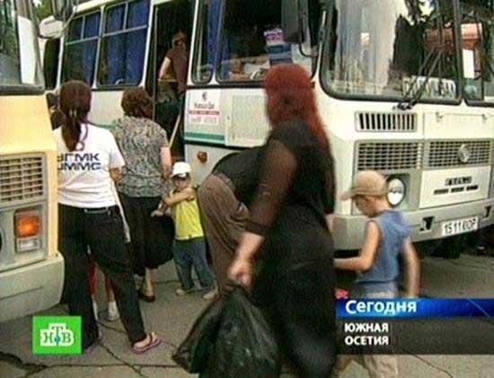 Tarih 5 Ağustos. Kafkaslar yine barut fıçısı. Olan yine çocuklara oluyor. Yüzlerce aile çocuklarını güvenli bölgeye gönderiyor.