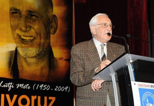 Metin Eriş ise Ömer Lütfi Metenin Aydınlar Ocağının çevresinde bir dinleyiciyken çok yönlü bir şair olduğunu ifade etti. Ömer Lütfi Metenin Türk alperenlerinin 20. Yüzyıl temsilcilerinden biri ve bir Ufuk Adamı olduğunu söyleyen Eriş, Türk edebiyatçılarının Meteyi örnek alması gerektiğini söyledi.