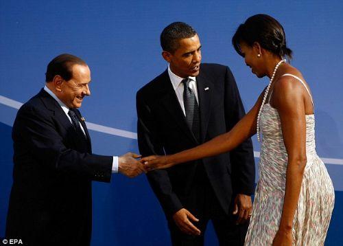 Brown, Michelle'i öpünce Obama, Sarah'ın elini bırakmadı