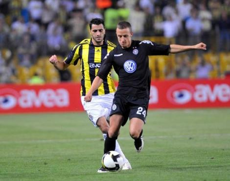 2002-2003 sezonunda 3. ön eleme turunda Hollanda'nın Feyenoord takımıyla eşleşen Fenerbahçe, iki maçta da rakibine yenilince yoluna UEFA Kupası'nda devam etti.