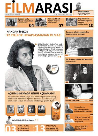 <b>Film Arası Dergisi: "12 EYLÜLLE HESAPLAŞMADAN OLMAZ!"</b><br><br>
Film Arası Dergisinin Mart sayısına konuk olan yönetmen Handan İpekçi, çarpıcı açıklamalarda bulunuyor. Kendisinin de 12 Eylül Askeri Darbesinin mağdurlarından olduğunu söyleyen İpekçi, Askerle hesaplaşacaksak bunun 12 Eylüle doğru gitmesi lazım diyor.
<br><br>
Film Arası Sinema Dergisi, Mart sayısıyla okuyucularının karşısına çıkıyor. Her ay yayımladığı röportajlarla gündem yaratan derginin son sayısına konuk olan yönetmen Handan İpekçi, Gülcan Tezcanın sorularını yanıtladı. Kendisinin de 12 Eylül Askeri Darbesinin mağdurlarından olduğunu söyleyen İpekçi, "Askerle hesaplaşacaksak bunun 12 Eylüle doğru gitmesi lazım" diyor.
<br><br>
Referandumda Çıkan "EVET", Harekete Geçirmedi
<br><br>
Handan İpekçi, şunları söylüyor: "12 Eylül Askeri Darbesinin mağdurlarından biriyim. O yıllarda çocuğum daha küçüktü. Eşim 2,5 yıl tutuklu kaldı. Erkek kardeşim yurtdışına gitti. Böyle bir savrulma yaşadık. Eğer generallerle ya da askerle bir hesaplaşma olacaksa bunun 12 Eylüle kadar gitmesi gerektiğini düşünüyorum. Mesela referandumda 12 Eylül generallerinden hesap sorulacak denildi ama hala hiçbir hareket yok. Bu bir soru işareti benim için."
<br><br>
Nurgül Yeşilçay Doğru Bir Rolde Oynuyor
<br><br>
Nurgül Yeşilçay ve Nejat İşlerin başrollerini paylaştığı ve 18 Martta vizyona girecek olan Çınar Ağacı filmiyle ilgili de bazı açıklamalarda bulunan Handan İpekçi, şunları söyledi: "Başoyuncumun biri 5,5 yaşında, hiç görülmemiş bir yüz. İkinci başoyuncum Celile Toyon, 30 yıl önce bir sinema filminde oynamış, tiyatrocu, profesyonel oyuncu, dizilerde oynamamış. Bu iki ana oyuncu hiç görünmemiş yüzler. Nurgül Yeşilçay evet star ama kendisine çok uygun bir rolü oynuyor. Cast olarak doğru bir rol. Diğer oyuncularımızın hepsi de doğru castlar. Onun için sırıtmayacak."
<br><br>
Açılım Sinemada Henüz Açılmadı
<br><br>
Derginin Açılım Sinemada Henüz Açılamadı! başlığı ile Demokratik Açılımın sinemaya yansımalarını masaya yatırıyor. Sinema eleştirmenleri İhsan Kabil ve Kerem Akça ile yönetmenler Hüseyin Karabey ve Kazım Öz, dosya kapsamında yöneltilen sorulara cevaplarıyla katkıda bulunuyor. Köşe yazıları, özel haberler, film kritikleri ve röportajlarla dopdolu bir içerik sunan dergi, bu sayıda Yücel Çakmaklının uzun yıllar tartışılan filmi Birleşen Yolların afişini de okuyucularına hediye ediyor.
