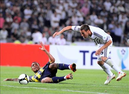 Futbol Federasyonu tarafından bu yıl 4. kez düzenlenen TFF Süper Kupa'yı, Beşiktaş'ı 2-0 yenen Fenerbahçe kazandı. Goller Alex'den geldi...