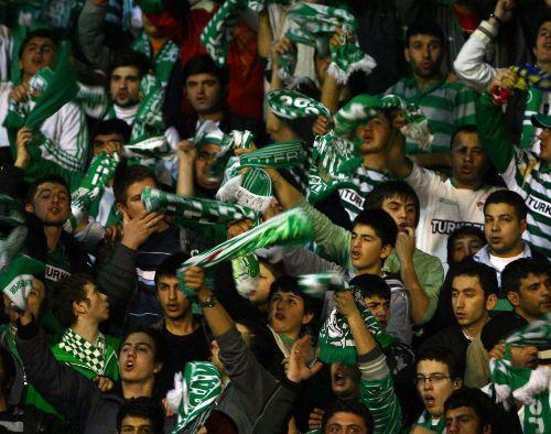 Sivasspor, Ankaraspor ve Beşiktaş'ın ardından Türkiye Kupası'nda son yarı finalist Bursaspor'u yenen Fenerbahçe oldu