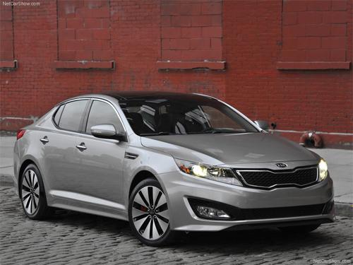 <p><strong><span style="color: #ff0000;">Kia lükse adım atacak</span></strong><br />Çelik Motor Kia’nın 2011’deki en önemli yeniliklerinden biri Autoshow’da da gösterilen Optima modeli olacak. Çelik Motor, ayrıca Kia’nın tamamen yenilenen minik Picanto’yu da getirecek.</p>