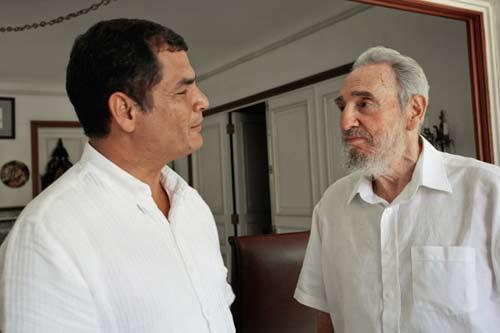 Küba devlet televizyonu, ülkenin eski lideri Fidel Castro'nun öğrencilerle birlikte olduğu görüntüleri yayınladı.