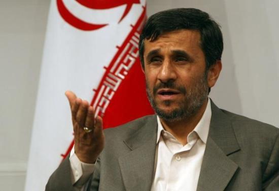 Siyasi yasağının kalmasından sonra Saadet Partisi'nde çalışmlara başlayan eski Başbakanlardan Erbakan, İran Cumhurbaşkanı Ahmedinejad ile görüştü.