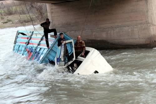 Tokat'ın Reşadiye ilçesinde büyükbaş hayvan yüklü kamyonun, Kelkit Nehrine devrilmesi sonucu 1 kişi ölmüş, 1 kişide yaralanmıştı. Kazada yaralanan kamyon sürücüsü Orhan Çelik vatandaşlar tarafından hastaneye kaldırılmıştı.