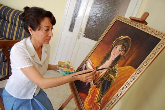Kahramanmaraş Halk Eğitim Merkezi'nde usta öğreticilik yapan Belkıs Ciğer, 40 yaşından sonra başladığı resim sanatında büyük bir başarı yakaladı.