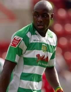 2000-2001 sezonunda Bristol City-Brendford maçının ilk yarısında 23 dakika kaybolan zaman oynandı ve bu süre içinde 2 gol atıldı. Aynı maçta Bristol'un golcüsü Lloyd Owusu'nun ayağı kırıldı ve omzu çıktı.