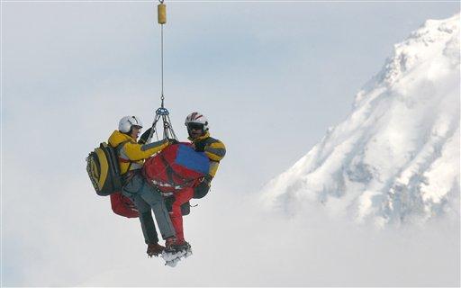 İsviçreli kayakçı Daniel Albrecht, Avusturya'nın St. Johann kentinde yaptığı antrenman sırasında 40 metre yükseklikten yere çakıldı.