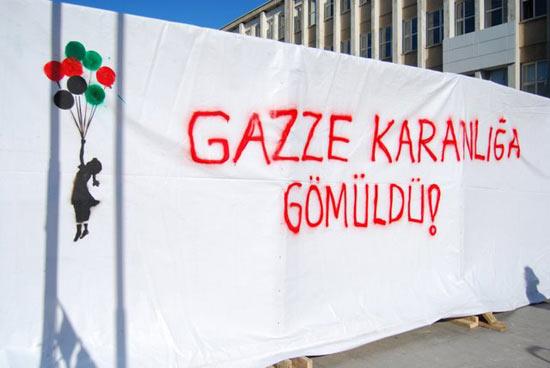 Gazze karanlıkta, Boğaziçi ayakta!