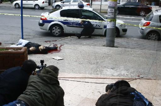 İstanbul'da saatler süren çatışma sırasında siviller de vuruldu. İşte terörün sivil kanı döktüğü anlardan alınan kareler: