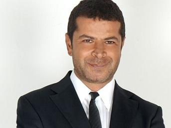 <b>Cüneyt Özdemir</b>; Hep genç ve sempatik futbolcu (faul yaparken bile öyle). Sevmeyen var mı bilmem.