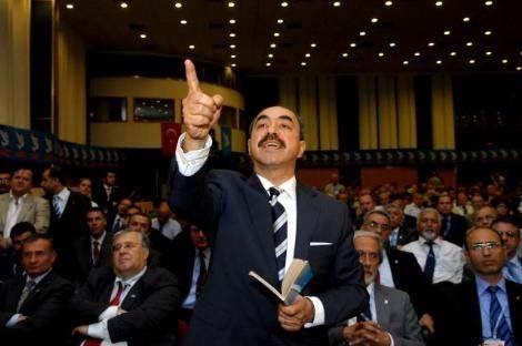 DSP'nin Olağanüstü Kurultayında, genel başkanlık seçimi için oylamaya geçildi. 16 genel başkan adayınından 9'u çekilirken adayların konuşmaları sırasında sert tartışmalar yaşandı.