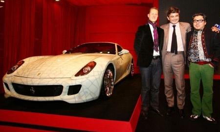 Lüks otomobil üreticisi Ferrari'nin 599 GTB Fiorano modeli temel alınarak sadece 1 adet üretilen ''China Limited Edition'' modeli 1,2 milyon avroya alıcı buldu. Aracın Şangaylı bir müşteriye satıldığı belirtildi. İşte teknoloji harikası aracın fotoğraflar