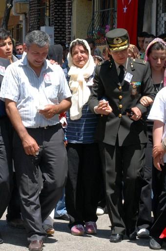 Erzurum'da tatbikat sırasında şehit olan Piyade Çavuş Murat Elitok, İstanbul'da toprağa verildi.