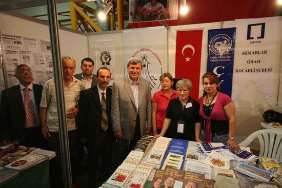 Kocaeli Büyükşehir Belediyesinin bu yıl ilkini gerçekleştirdiği Kitap Fuarı, İnterteks Fuar Alanında, il protokolü ve 3 bine yakın vatandaşın katılımıyla açıldı.