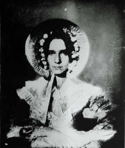 Yukarda gördüğünüz fotoğrafta Dorothy Catherine Draper'e ait. Amerikada 1839 da çekilmiş ilk kadın fotoğrafı .,