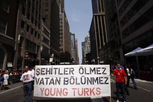 New York'ta 28'inci geleneksel Türk Günü Yürüyüşü ve Festivali büyük bir coşkuyla yapıldı. Törenlere F.Bahçe, G.Saray, Beşiktaş, Trabzon ve Karşıyaka taraftarları damga vurdu.