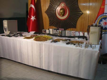 Manisa Müdürlüğü Asayiş Şubesi ile Turgutlu İlçe Emniyet Müdürlüğünün ortaklaşa düzenledikleri Pelez Altın şebekesi operasyonunda 19 kişi göz altına alındı.