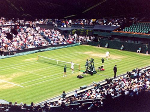 Wimbledon ve Dünya Kupası: Tarih: 24 Haziran 2010 -
Dakikada görüntülenme sayısında tepe nokta: 10.357.646
Sporseverler, Amerikan John Isner ve Fransız Nicolas Mahut'un Londra güneşi altındaki büyük çekişmesini merakla takip etmişlerdi. Aynı zamanda futbol hayranları, E ve F grupları arasındaki Dünya Kupası eleme maçlarını seyrediyorlardı.