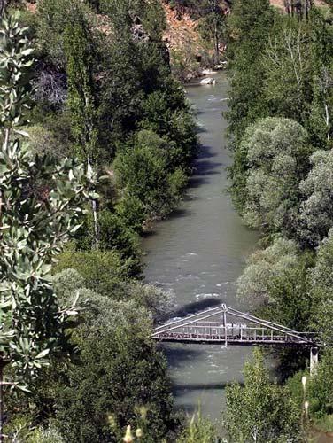 Bünyamin Aygünün önemli kaynak  eseri; Gümüşhane, estetik kaygının oldukça yoğun hissedildiği bir çalışma. Bir fotoğraf kitabı olarak eser, dört mevsimi kapsayan ve hava fotoğraflarını da içine alan bir ilk eser...