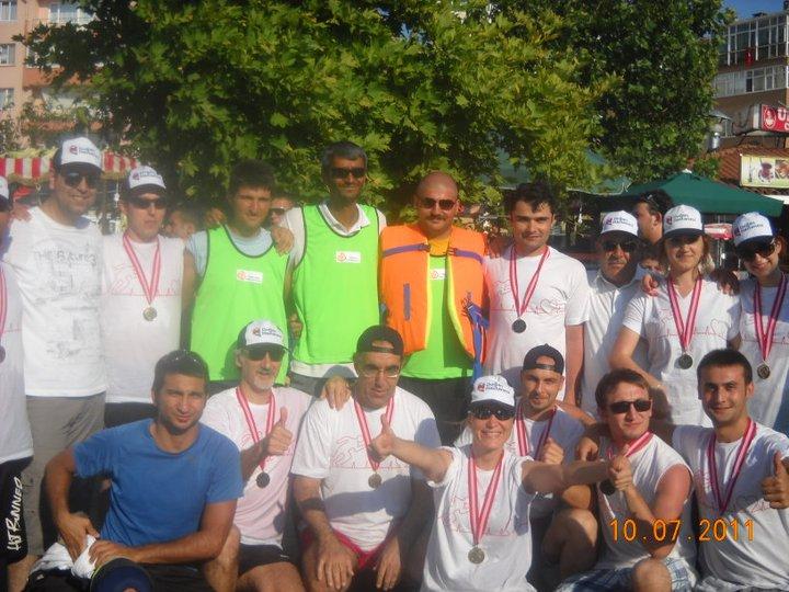 Sanal 7 ekibinin de katıldığı Küçükçekmece Dragon Boat yarışlarında yaşanan çekişme görülmeye değerdi. İlk turda elenen Sanal 7'nin takımdan başka herşeye bahane buldu.