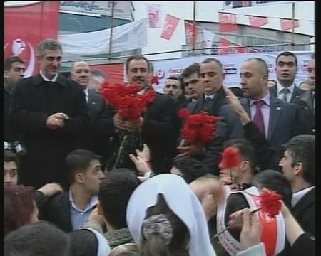 BBP'nin İstanbul mitingi: Partisinin İstanbul mitinginde vatandaşlara hitap eden BBP Genel Başkanı Muhsin Yazıcıoğlu'nun hedefinde de hükümet vardı.